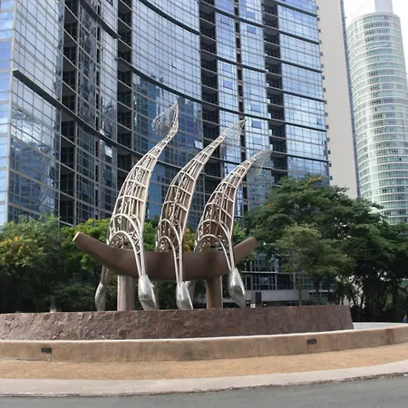 A2J Bgc Luxury 2Br Loft Near High Street, Airport Apartment